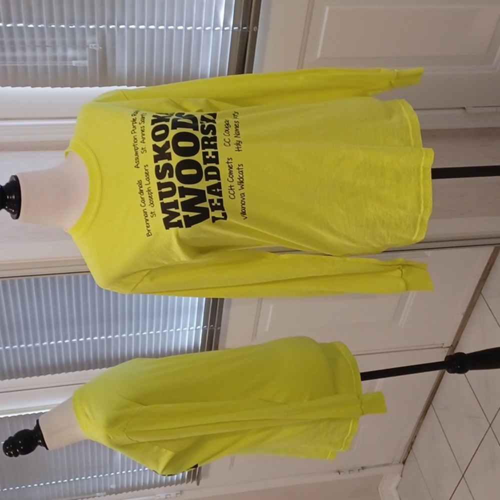 4/$40 Yellow Muskoka Woods Long Sleeve Tee - Size Small (Adult)